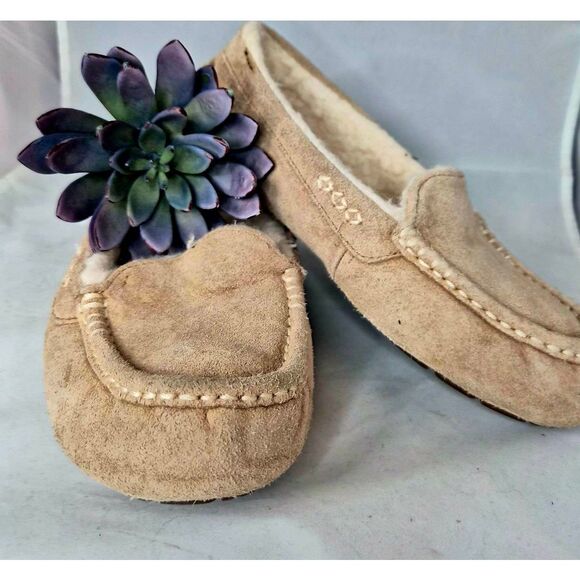 UGG - Picture 8 of 8